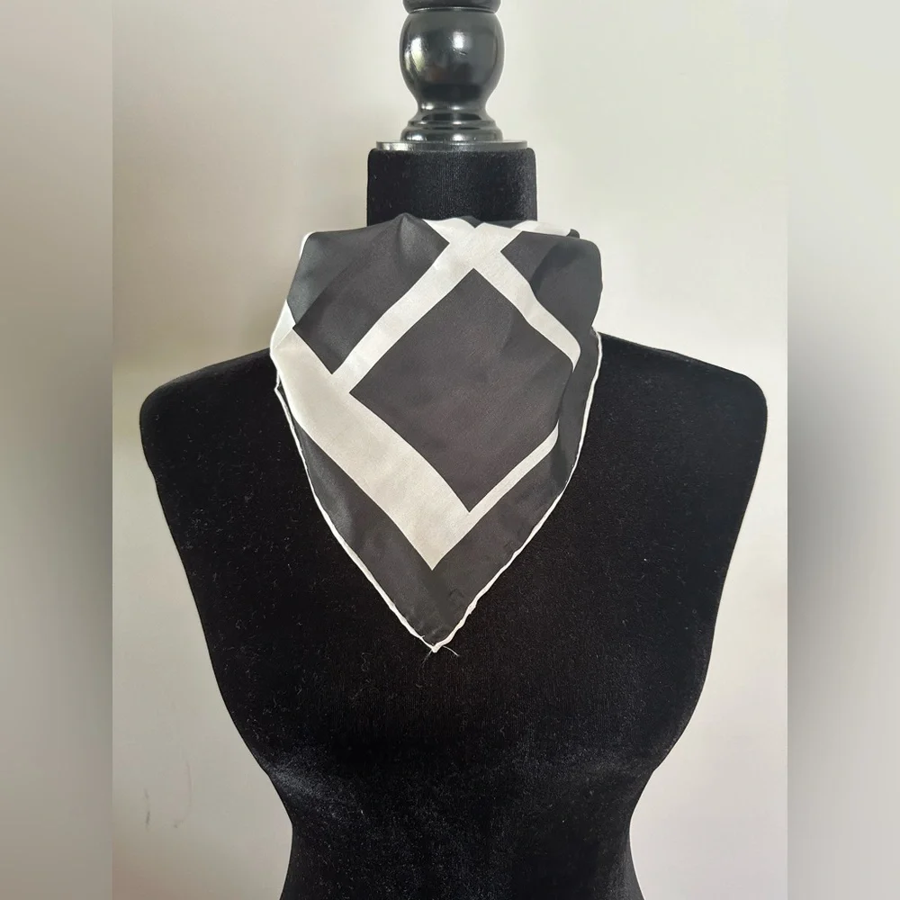 Black‎ and White Geometric Scarf